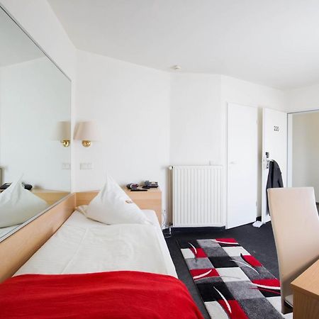 Hotel Moerser Hof Bagian luar foto