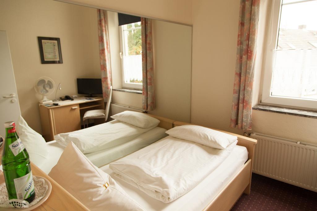Hotel Moerser Hof Bagian luar foto