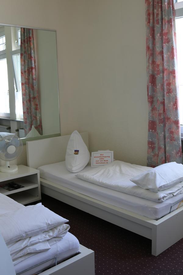 Hotel Moerser Hof Bagian luar foto