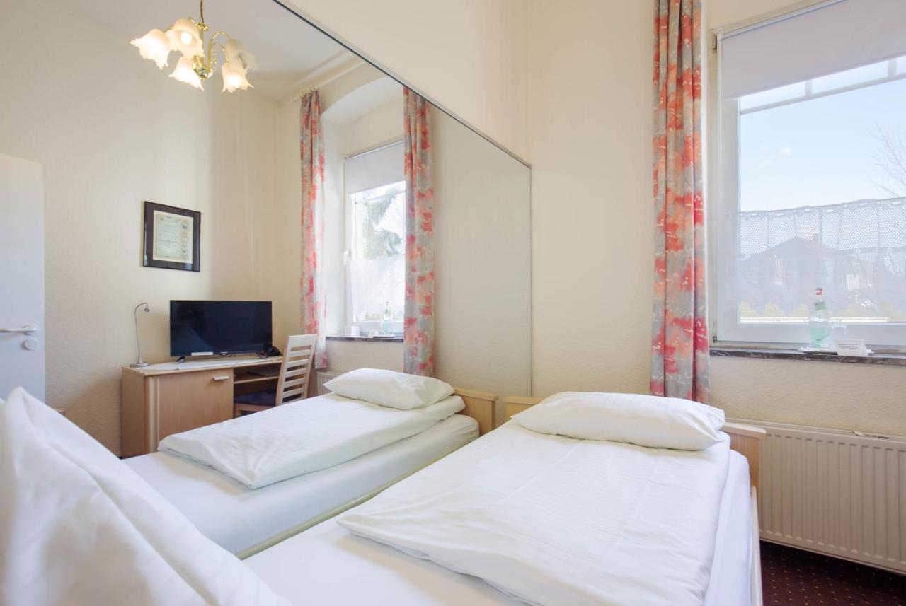Hotel Moerser Hof Bagian luar foto