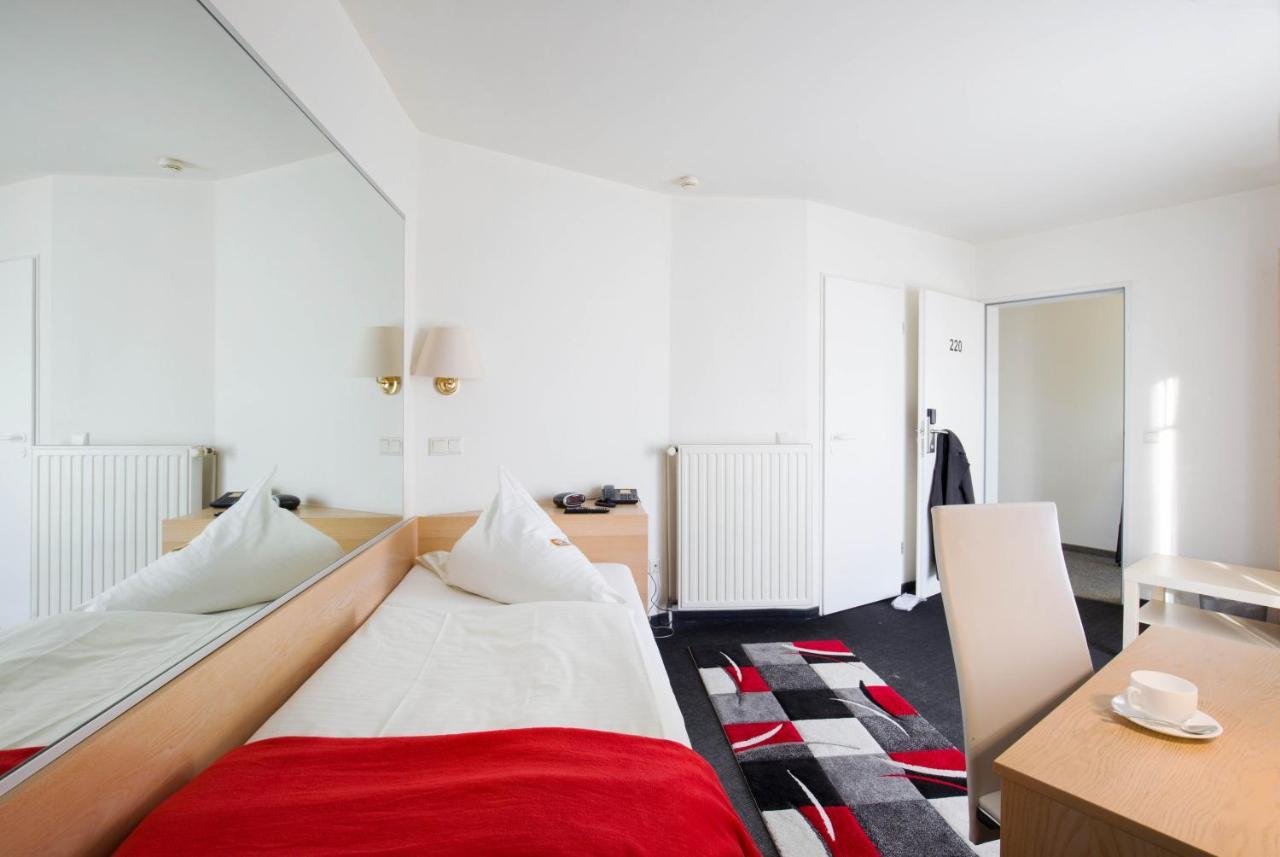 Hotel Moerser Hof Bagian luar foto